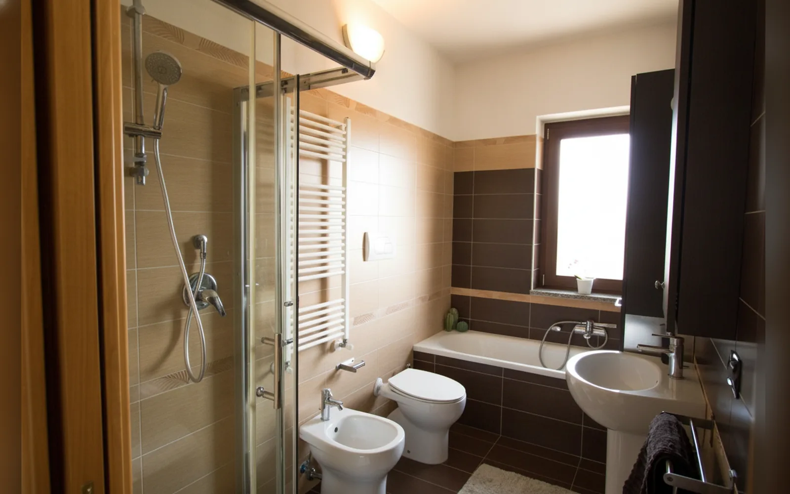 Camera con bagno privato — Casa Vivienne, (Campania) (foto 37)
