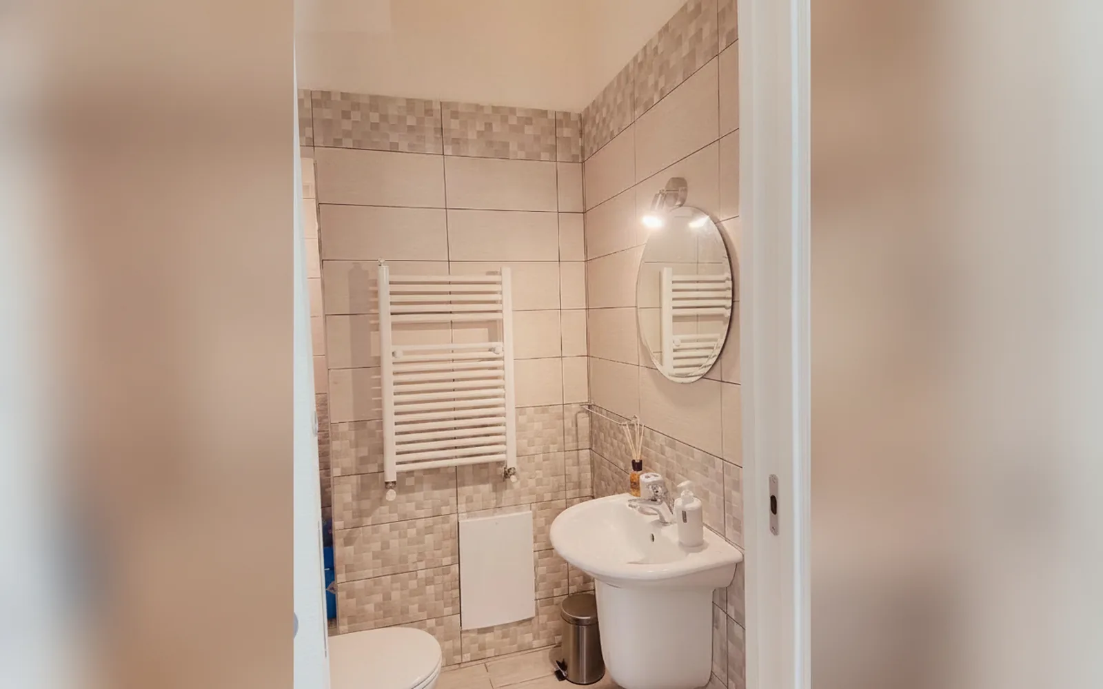 Camera con bagno privato — Casa Vivienne, (Campania) (foto 41)
