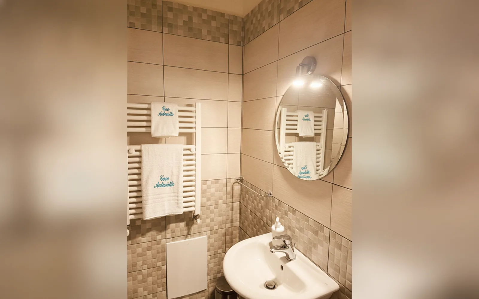 Camera con bagno privato — Casa Vivienne, (Campania) (foto 42)